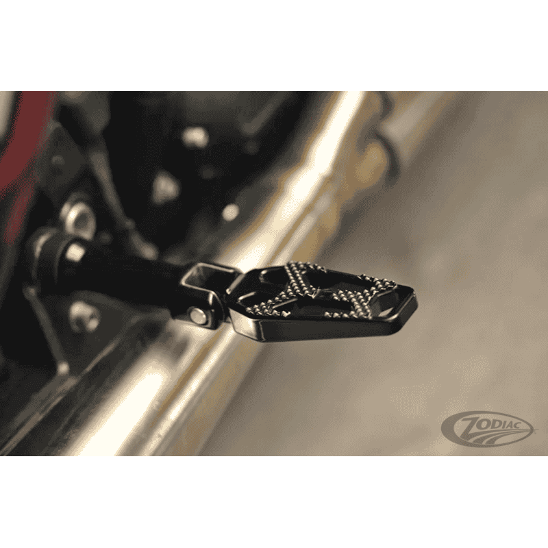 PEDANE POGGIAPIEDI SERIE CROOK TOMMY & SONS PER SOFTAIL MILWAUKEE EIGHT